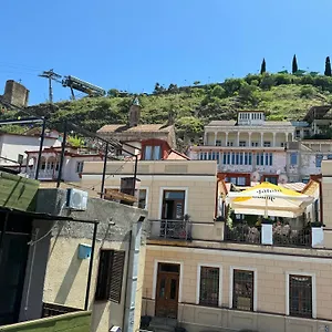 Otel Kalanga, Tiflis